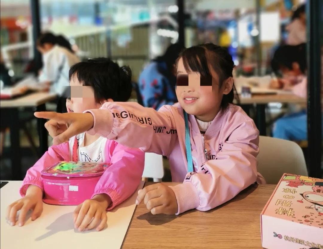 泪目！余杭女孩没去过公园，没吃过KFC！直到4年前，这群人出现…