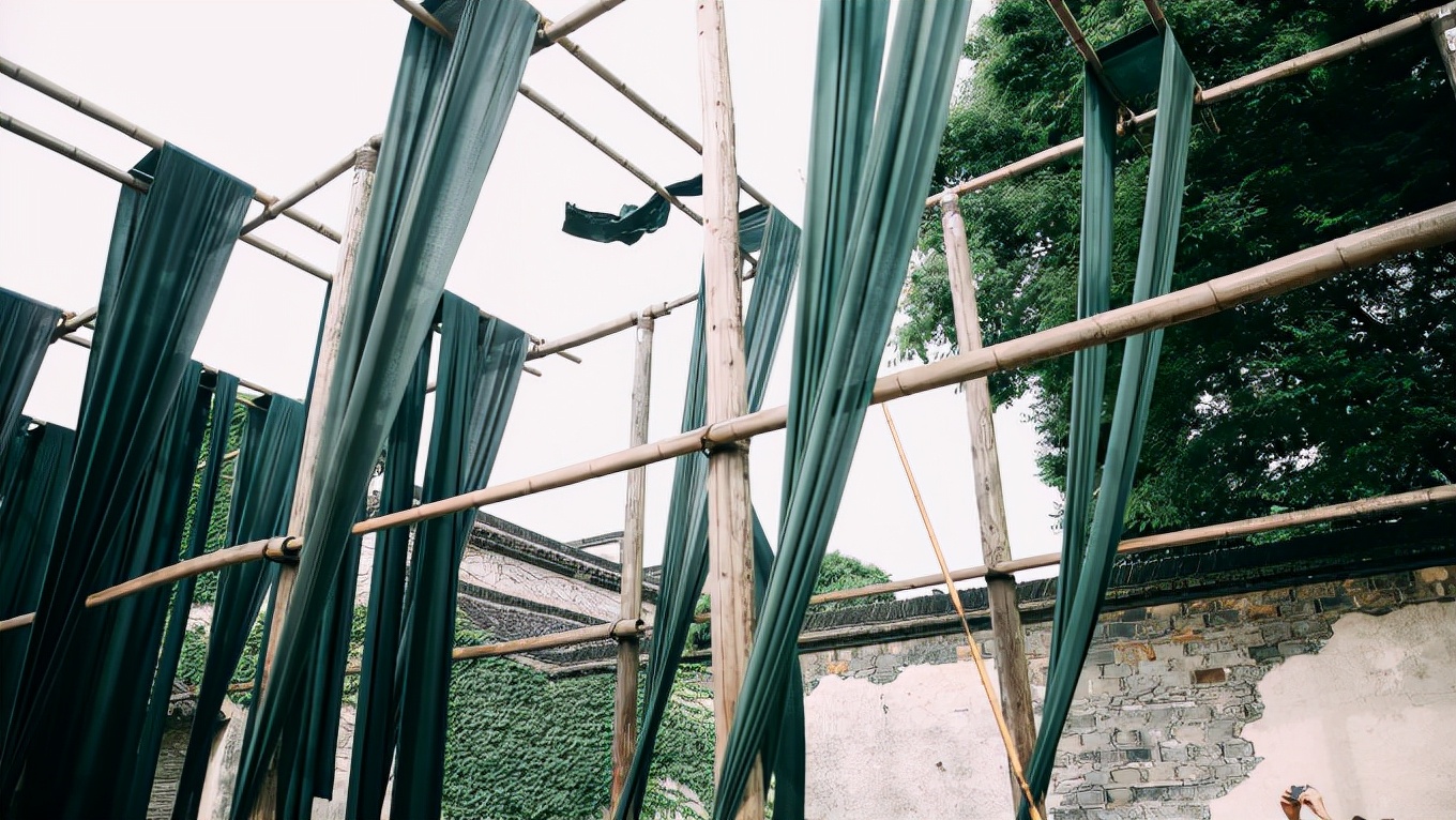 浙江乌镇草木本色染坊解说,乌镇西栅景区草木本色染坊