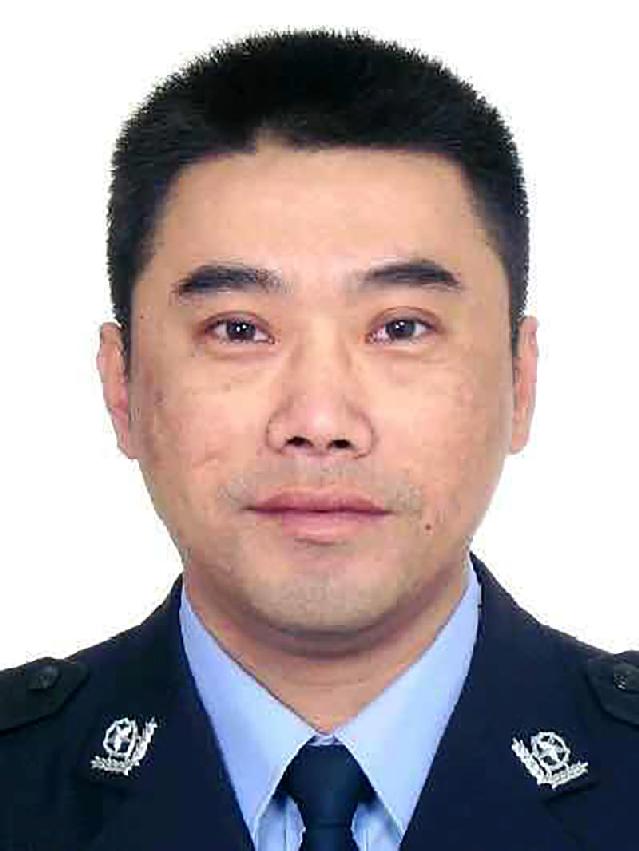 没想到这一去便是永别，51岁的他连续工作40小时后，倒在了工作岗位上...