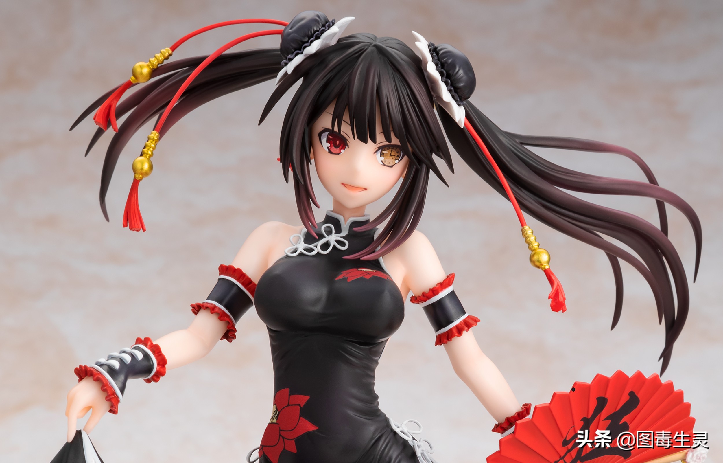 手持狂字折扇身穿黑红旗袍-时崎狂三爆乳中华娘造型手办