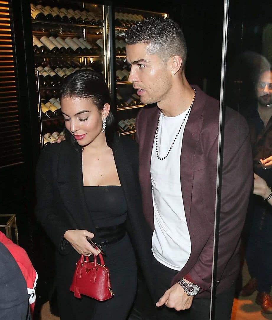 c罗乔治娜22岁,c罗乔治安娜身材