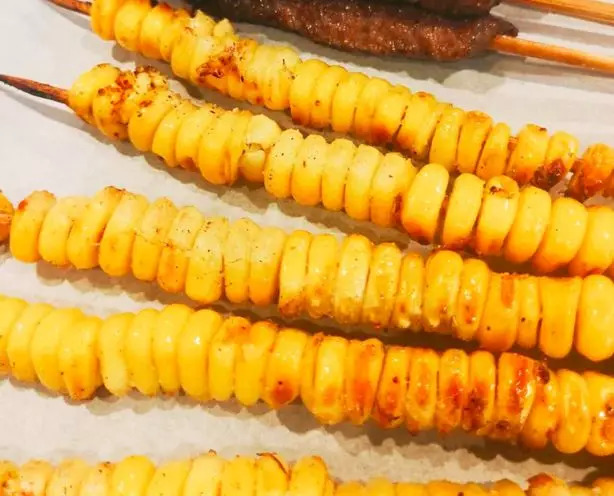 一天卖3万串的烧烤摊,烧烤只卖牛肉串