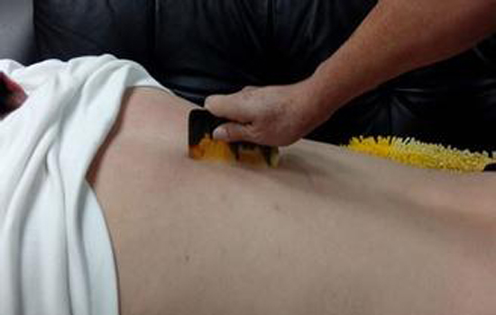 刮痧特别疼怎么回事,刮痧的痛一般人能受得了吗