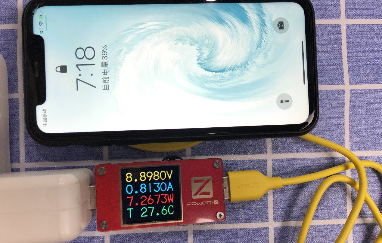 anker哆啦a梦联名款65w,anker新款磁吸底座充电宝测评