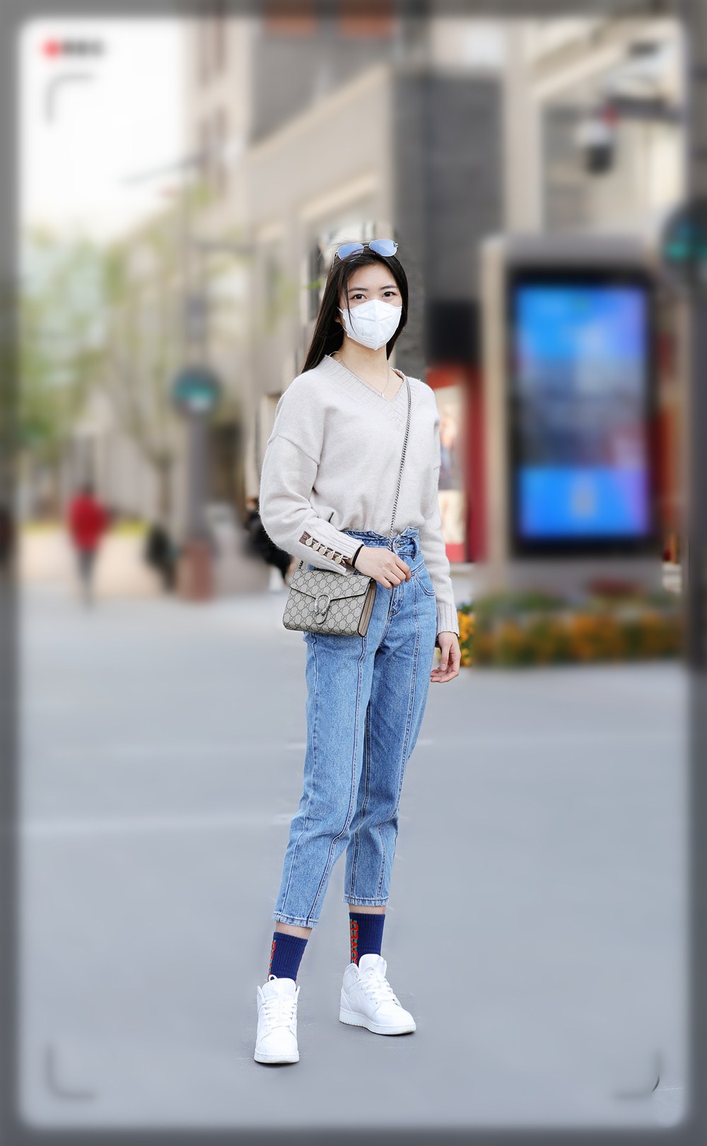 今年流行的长袜搭配,显瘦长筒袜穿搭