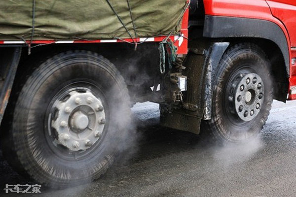 防爆胎高速爆胎后正确处理方法,防爆胎夏天跑高速如何防止爆胎