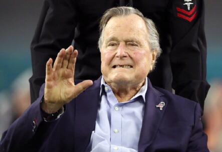 晨看*疆新**｜乌市这场雪达到暴雪级别，*疆新**铁路27趟列车停轮或停运