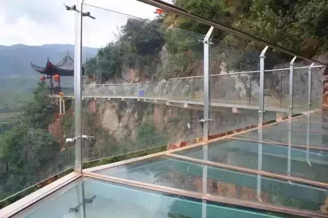 昆明玻璃栈道有哪些,昆明景点之玻璃栈道