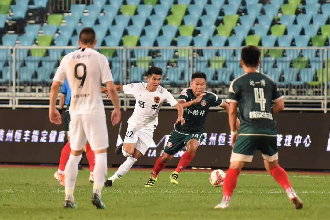 贵州恒丰莫塔角球破门,大连一方2:1贵州恒丰