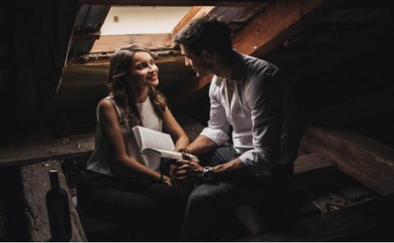 真正相爱的两个人会有的6个表现,真正的爱情两个人在一起就够了