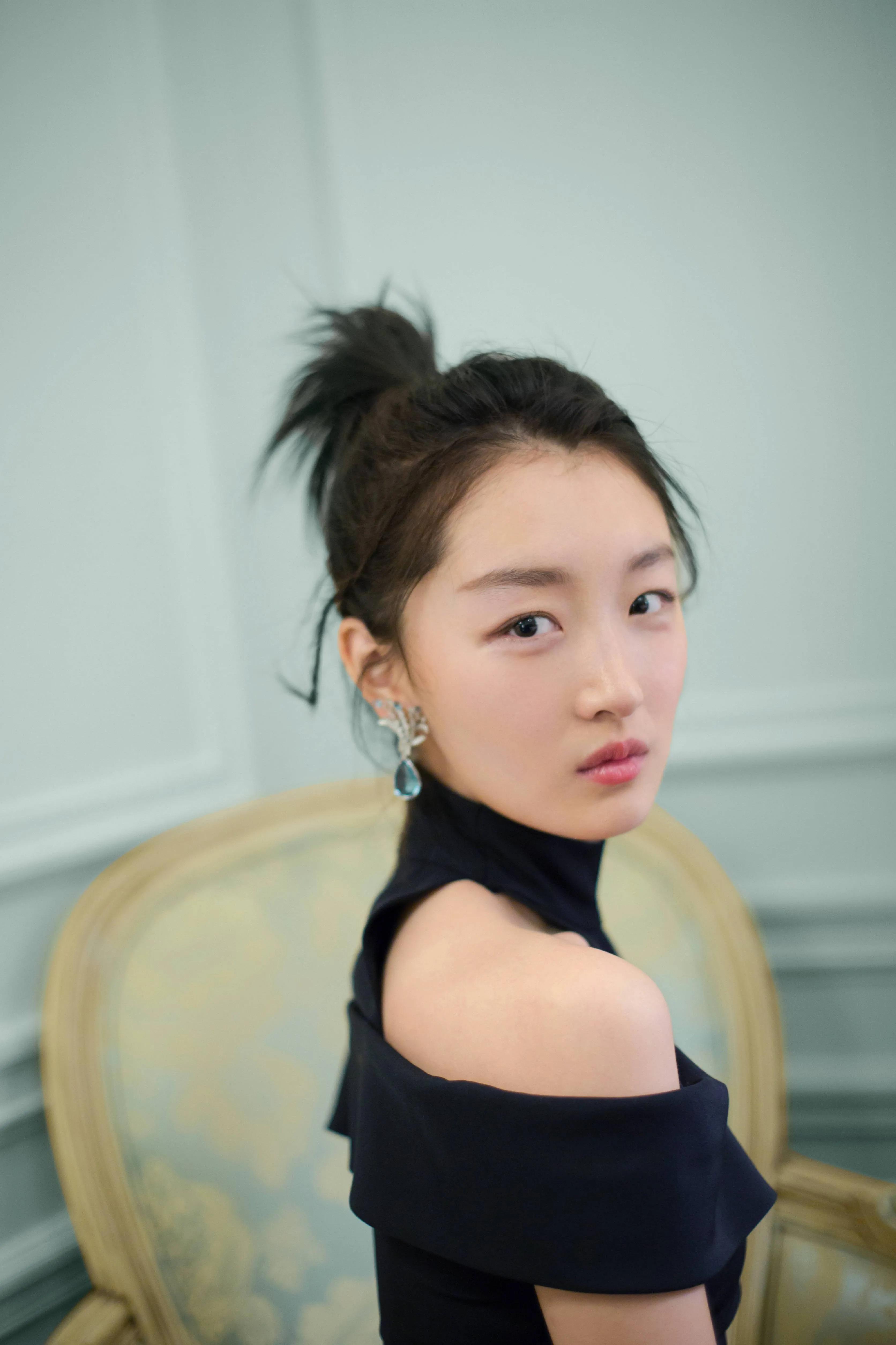 三金影后周冬雨明星评价,三金影后霸凌