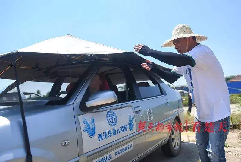 武汉这驾校太神奇了，学车时教练和学员都不说话，看完原因网友纷纷点赞