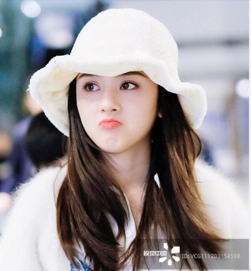 酷像张柏芝的童星被杨祐宁“捏脸”，网友：其他童星为何成这样？