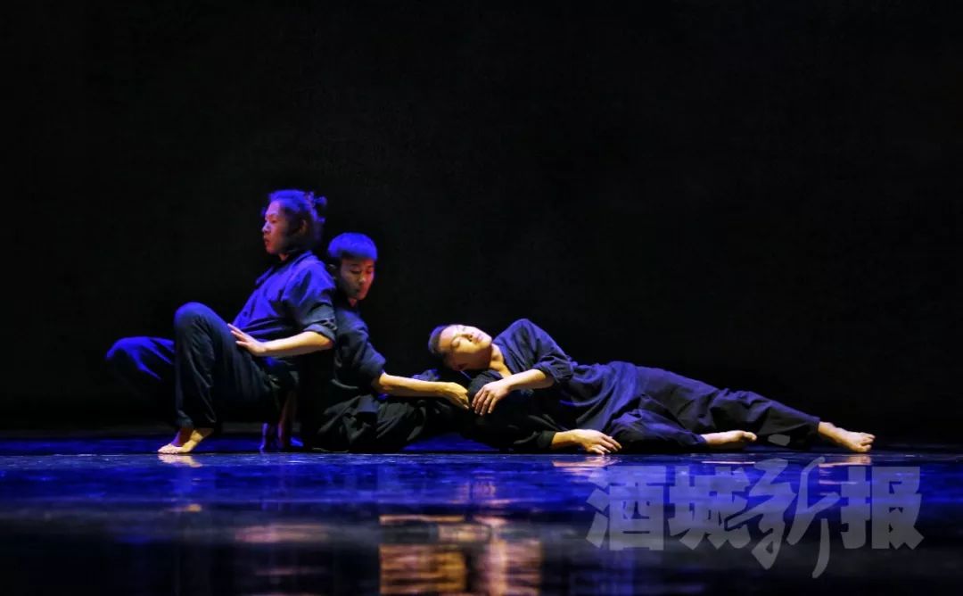 跳哭何炅的无骨鸡柳男孩是咱泸州男儿▎必须点赞