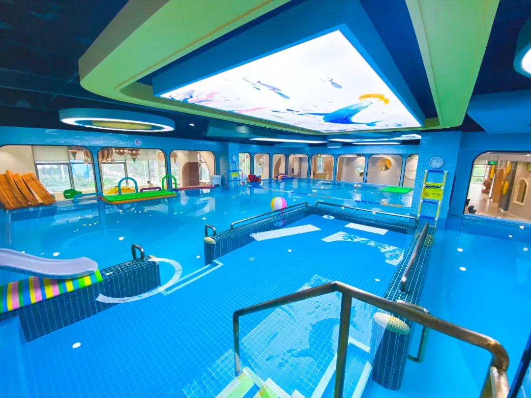 适合大孩子玩的亲子游泳,这家亲子游泳馆真的适合遛娃