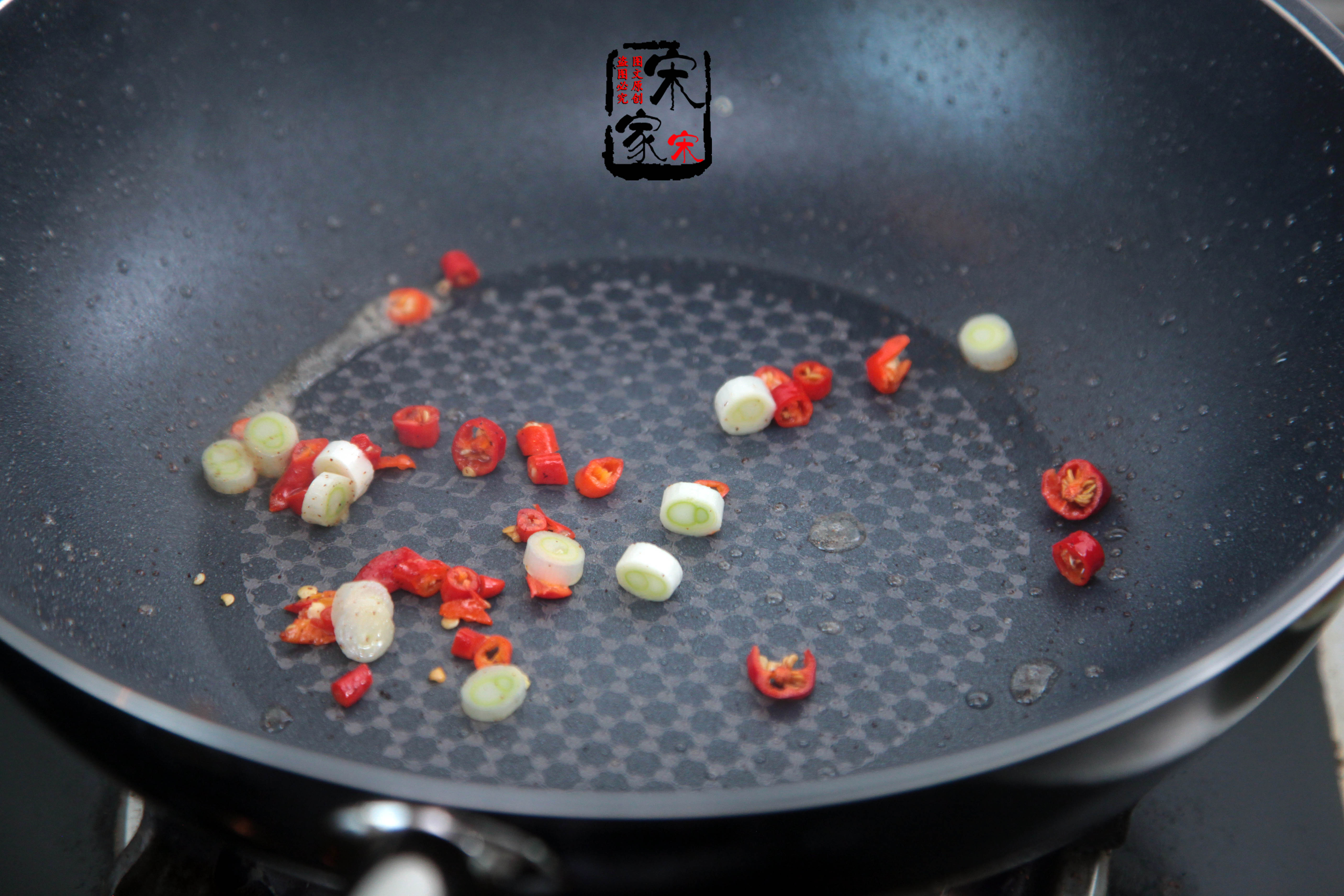 宫爆鸡丁怎么腌鸡肉丁比较嫩,川香鸡丁咋腌制鸡肉