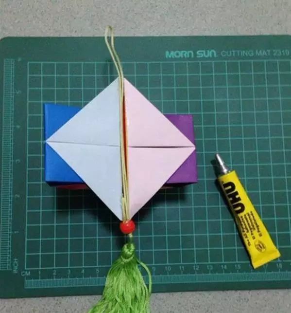 迎接新年的剪纸灯笼,做灯笼来点过年的气氛吧