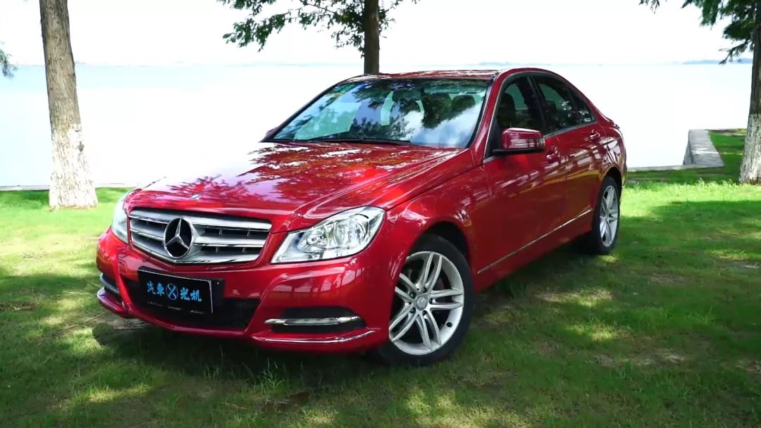 评两代奔驰C级：颜值就是战斗力