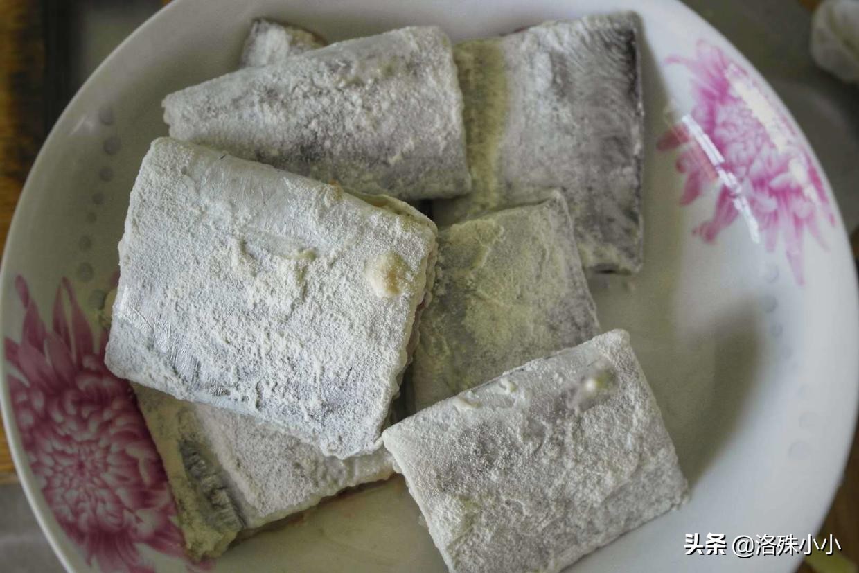 煎蒸带鱼口感细腻,味道鲜,蒸前除腥这一步是重点!