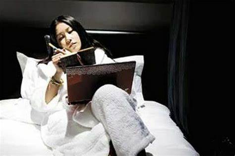 别想歪了,“试睡”是一个正经的职业