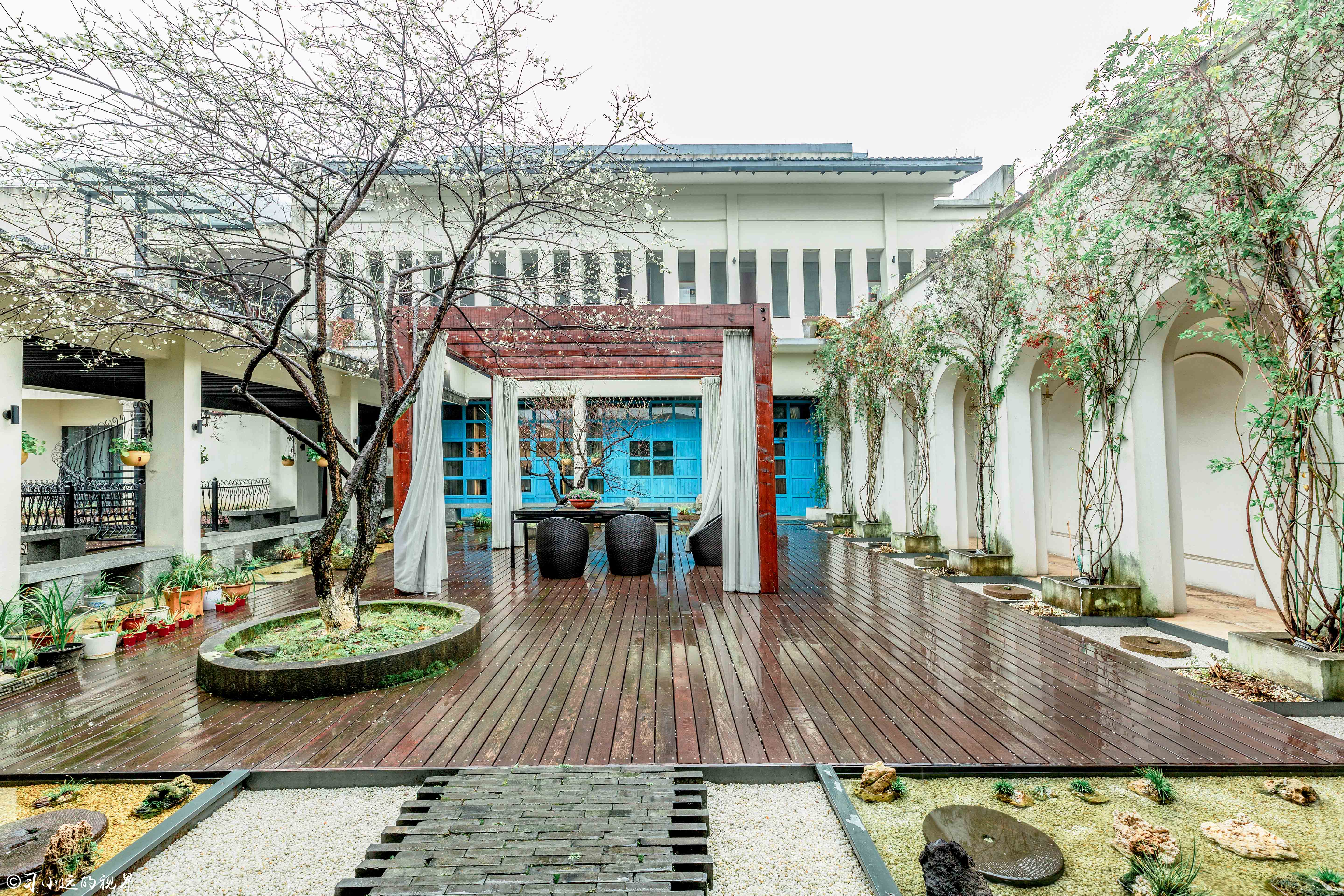 这个藏于梅花深处的幽静山庄，让你抛却繁杂，静享浮光