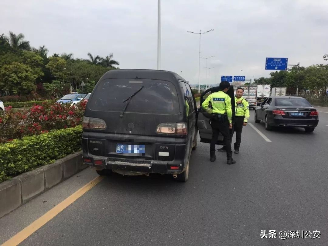 一个月查698宗交通违法,假牌上路被交警抓