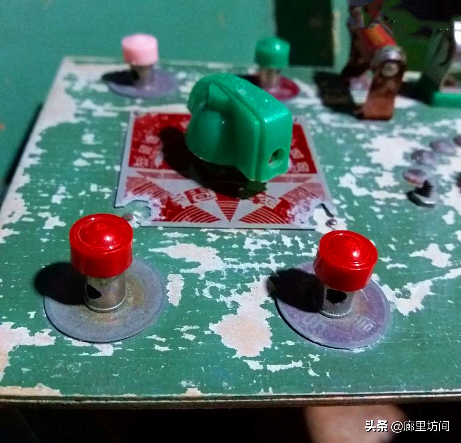 60年代收音机老物件,80年代老物件在墙上挂着的收音机