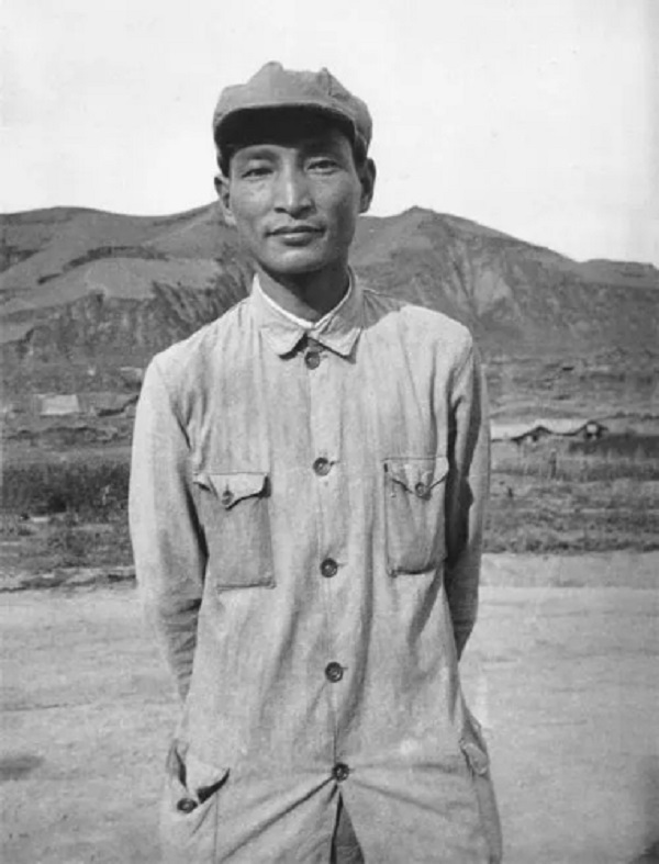 毛主席是如何评价*云陈**、*小平邓**的？