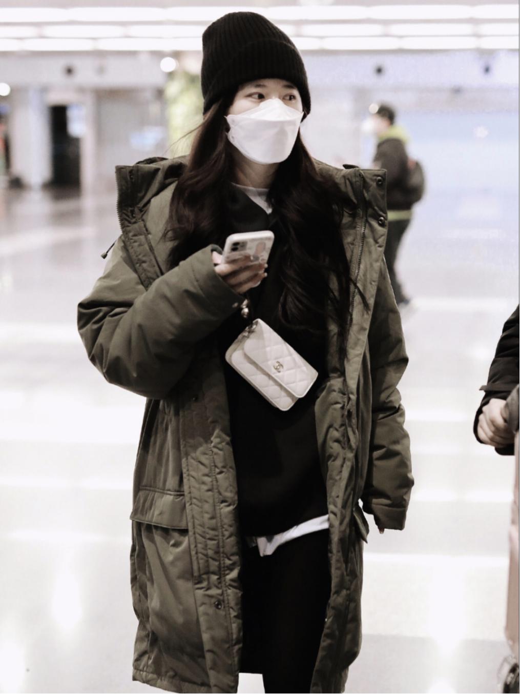 赵露思同款羽绒服2022爆款中长款,赵露思同款羽绒服