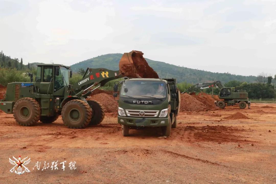 看这一双双手它们有一个共同的主人——工兵