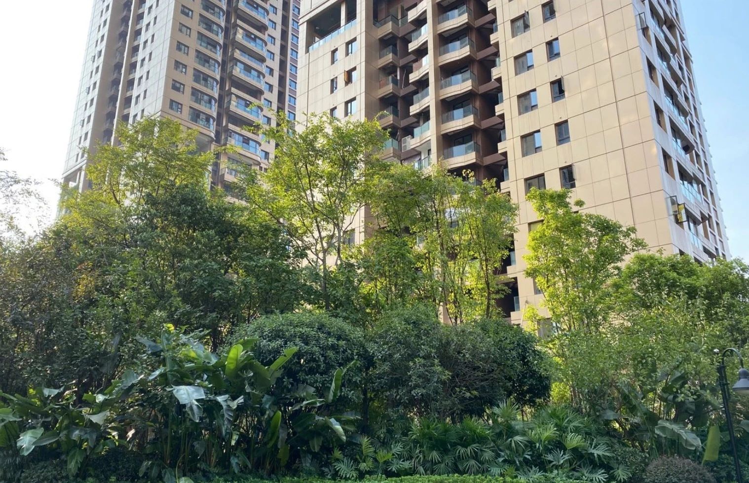 重庆南滨路最好的房子,重庆南滨路三大神盘惊现烂尾楼