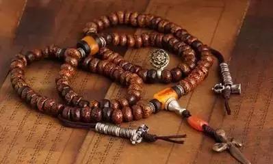 藏式老型佛珠的形制,藏式的佛珠