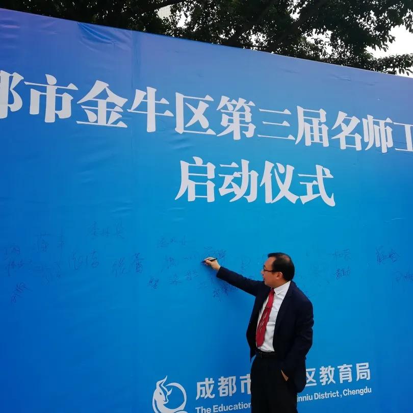 成都铁中和铁中府河校区,成都铁中