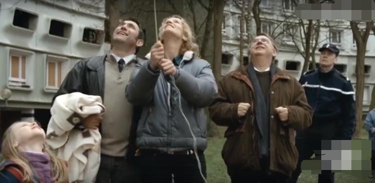 男孩背后长了一只翅膀,男孩身上长了一对翅膀是什么电影