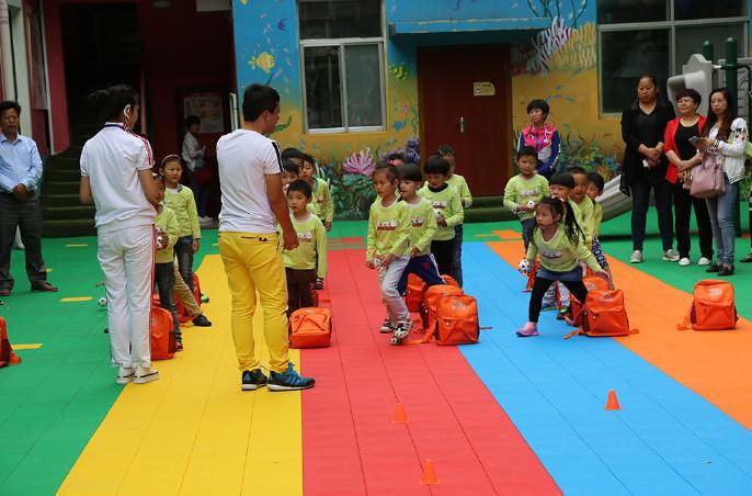 宝宝兴奋的夹腿、蹭被子、摸*处私**，是生病了么，专家这样回答
