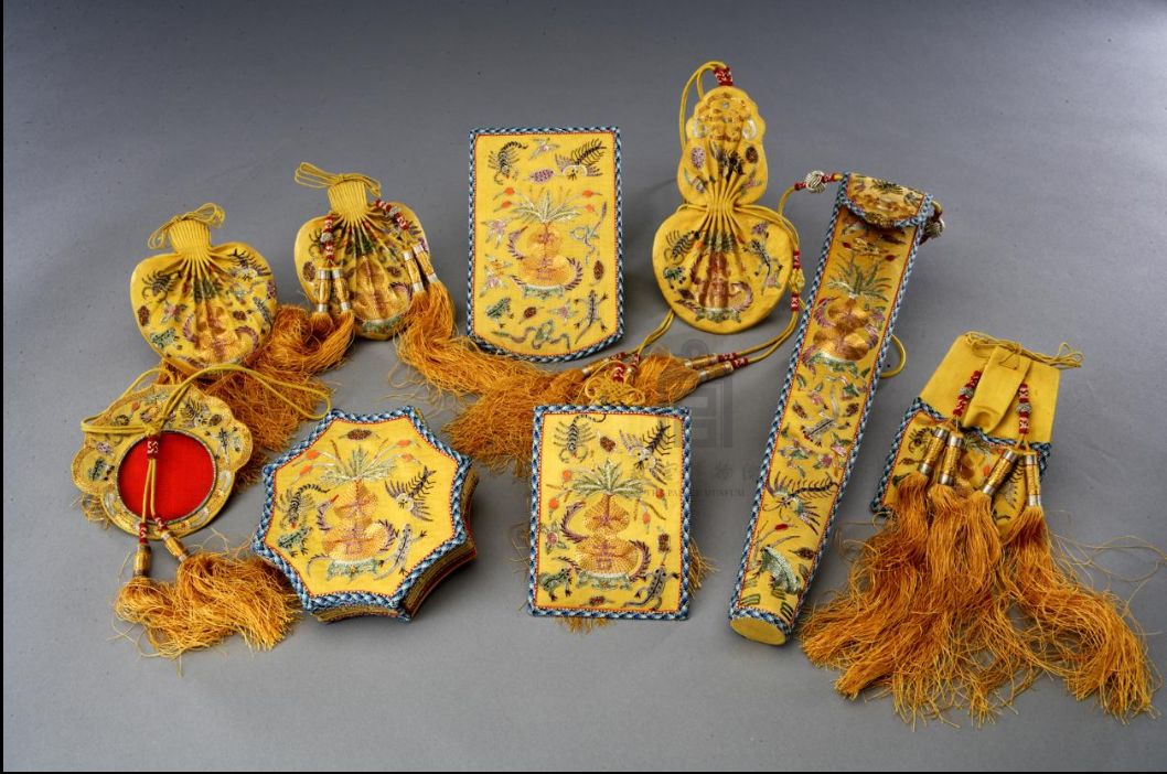 五毒辟邪肚兜,端午节五彩绳和艾绒香囊