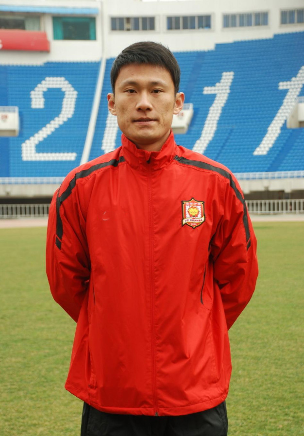 张烈：曾在25岁被封杀退役，两年后复出，一踢就踢到38岁