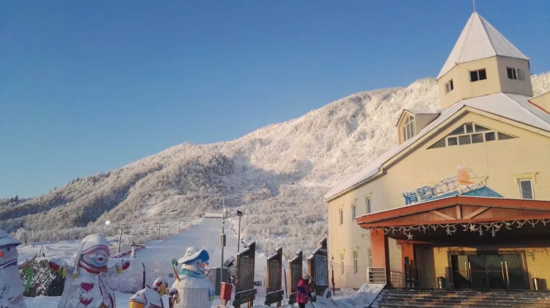 推荐成都周边亲子滑雪泡温泉,成都附近既能滑雪又能泡温泉