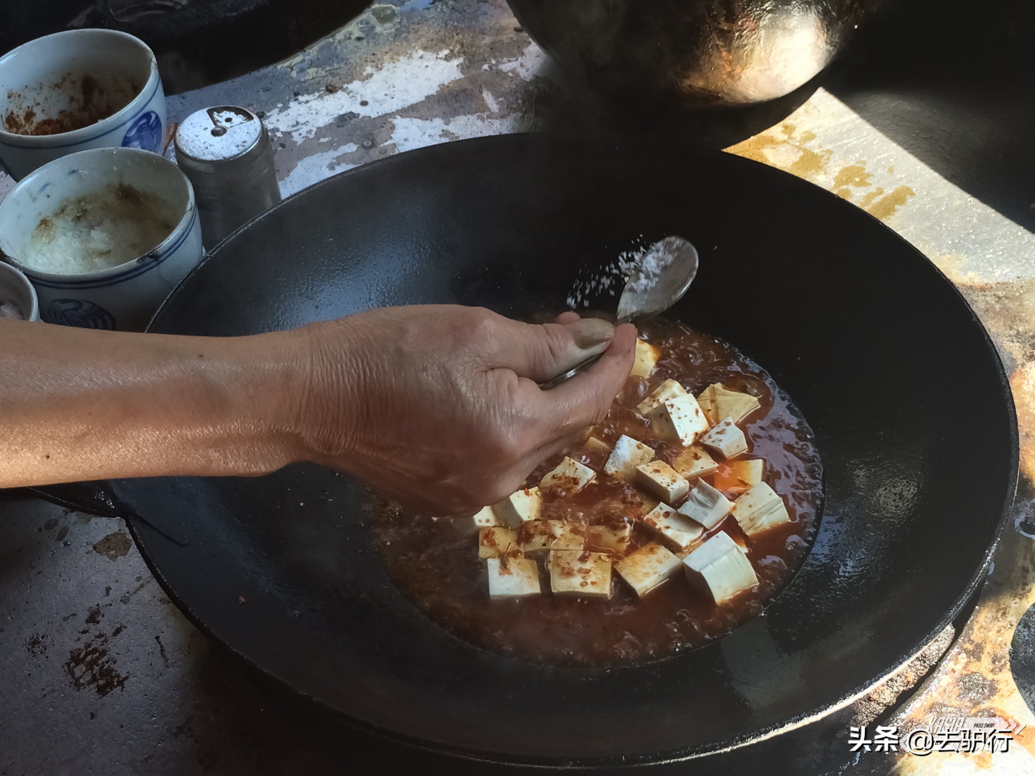 福建龙岩经济落后吗,福建龙岩靠什么发展