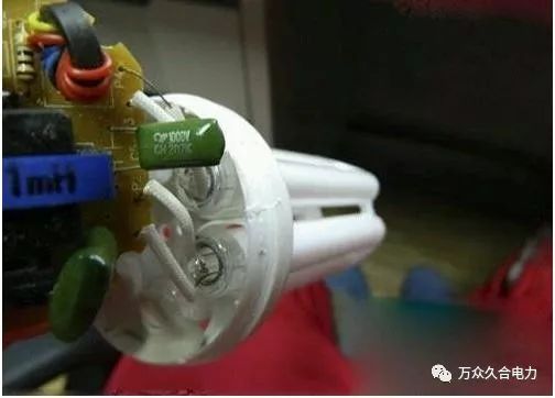 节能灯不亮有什么办法修好,坏掉不亮的节能灯一招修好