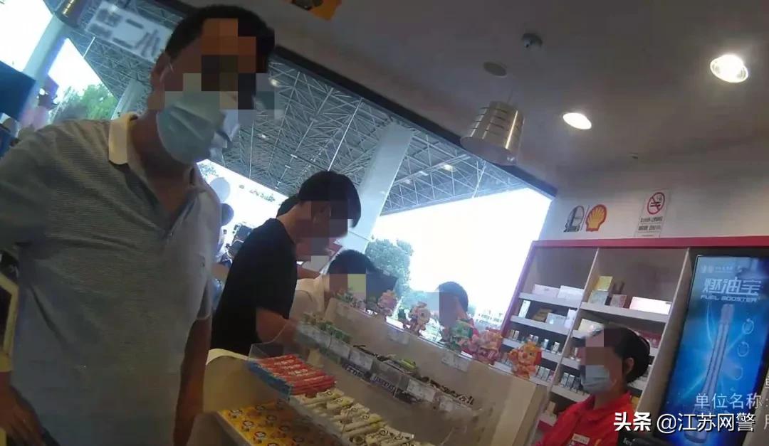 粗心停车民警帮忙找回,粗心丢失银行卡邻居盗刷被抓获