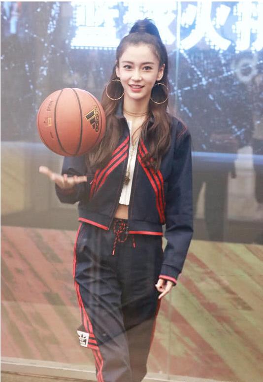 杨颖阿迪达斯粉色外套,杨颖运动风