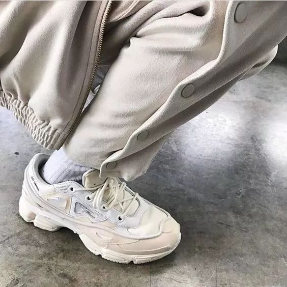 人生处处是陷阱,人生处处是陷阱只有躲起来最安全