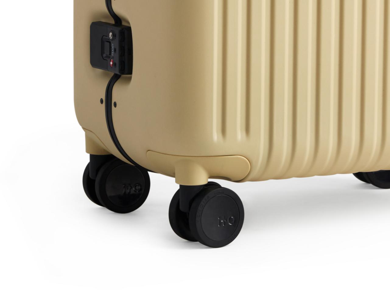 rimowa旅行箱带屏幕,rimowa箱子测评