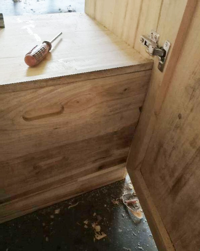 定制柜子柜门都关不上了,柜子设计好了还能加抽屉吗