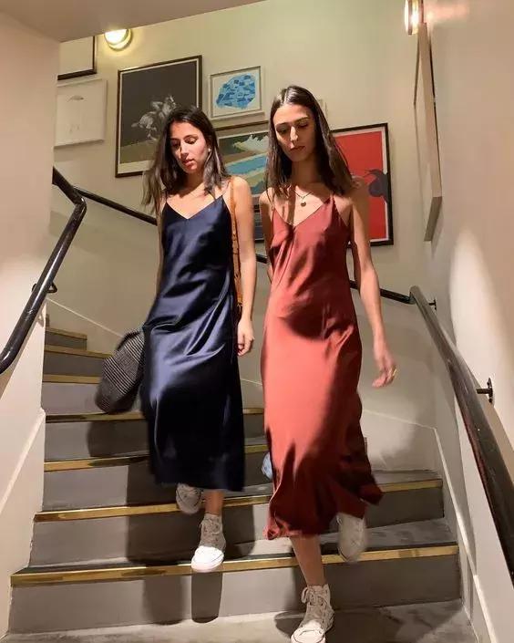 洋气上档次吊带裙秋冬内搭,今年最火的吊带裙内搭