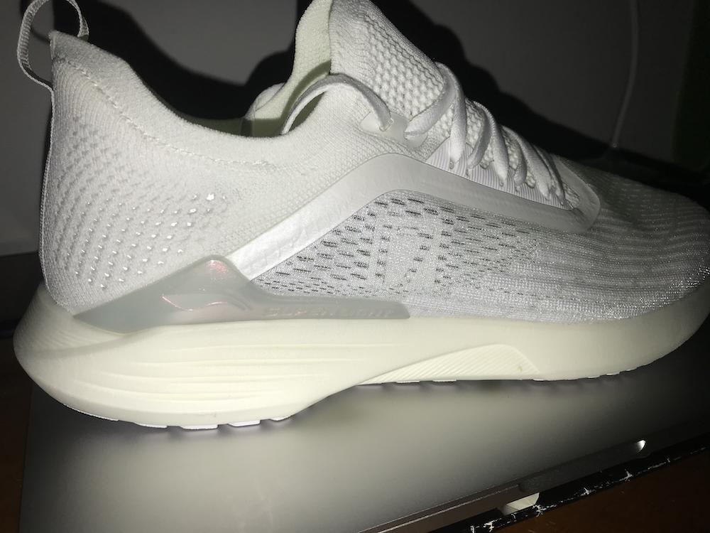 李宁超轻17和超轻16区别,李宁超轻17和赤兔哪个好