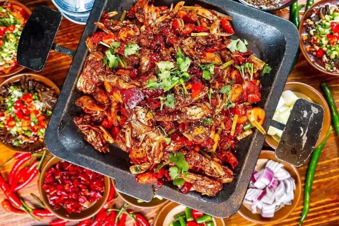 最火爆的炭火牛蛙锅10元,蛙锅牛蛙