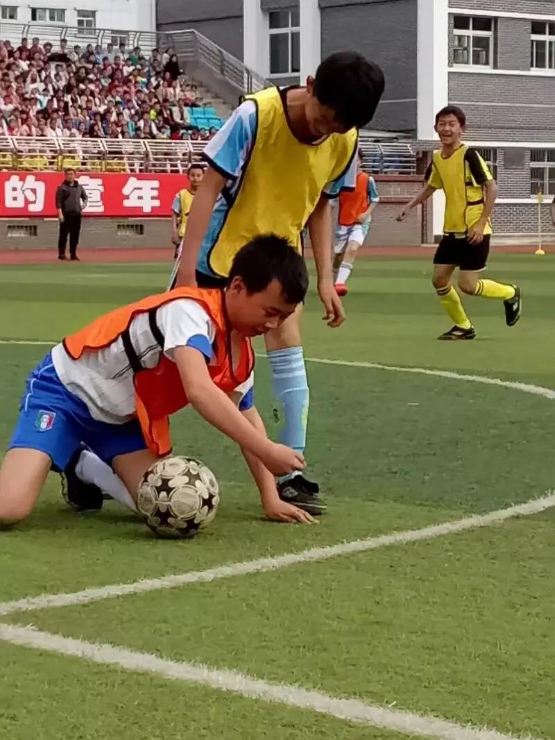 会理县城关二小校歌,会理二小二年级足球队