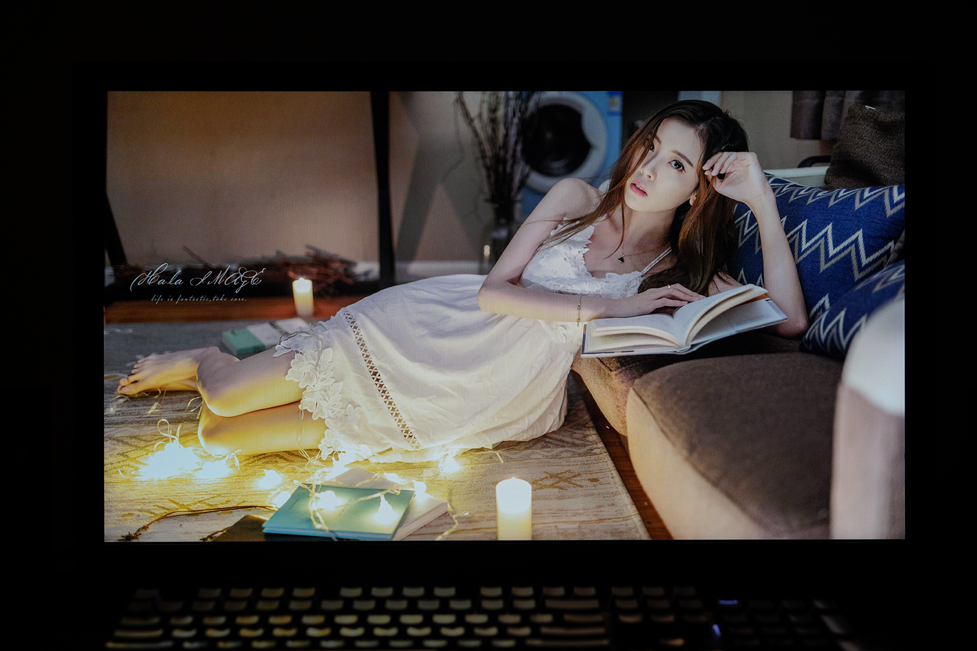 这套花费超过2W的桌面看起来是如此朴素